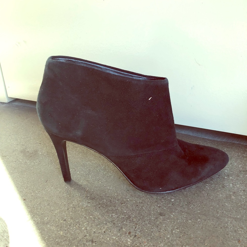 Zara suede ankle bootie size 8 black